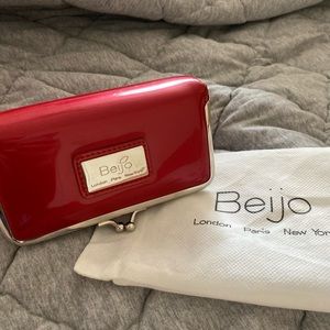 Beijo Red Glossy Clutch